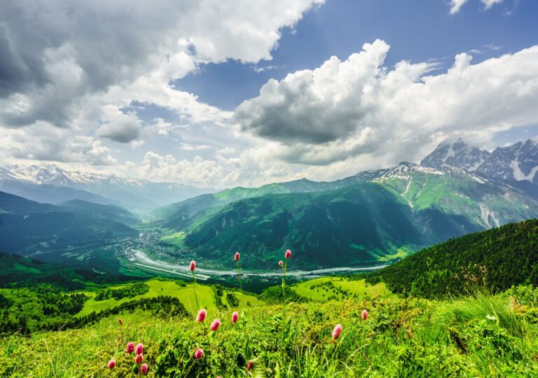 Panorama gór Swanetii, Gruzja