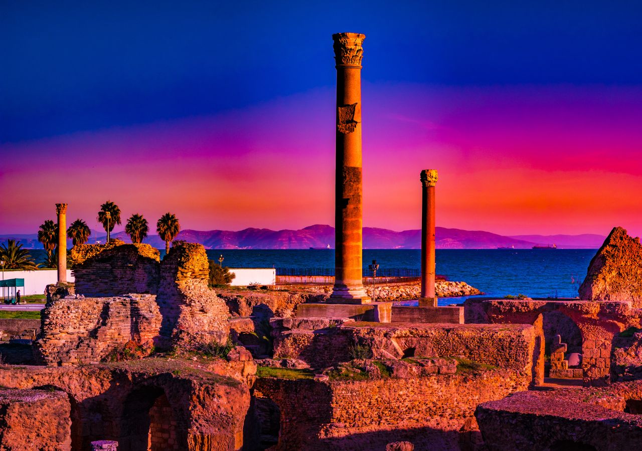 Termy Antonina w Kartaginie, Tunezja o zachodzie słońca