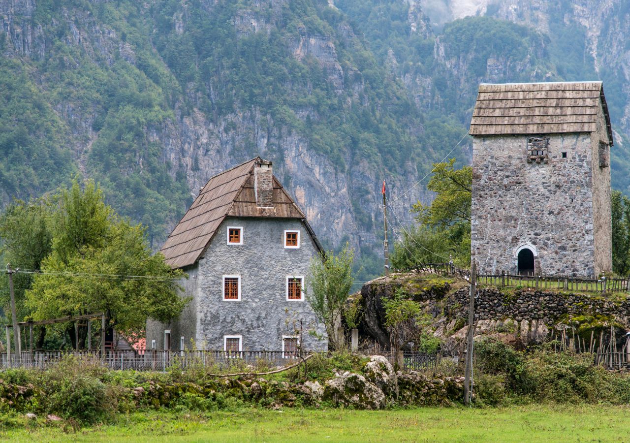 Baszta zemsty w Parku Narodowym Theth – Albania