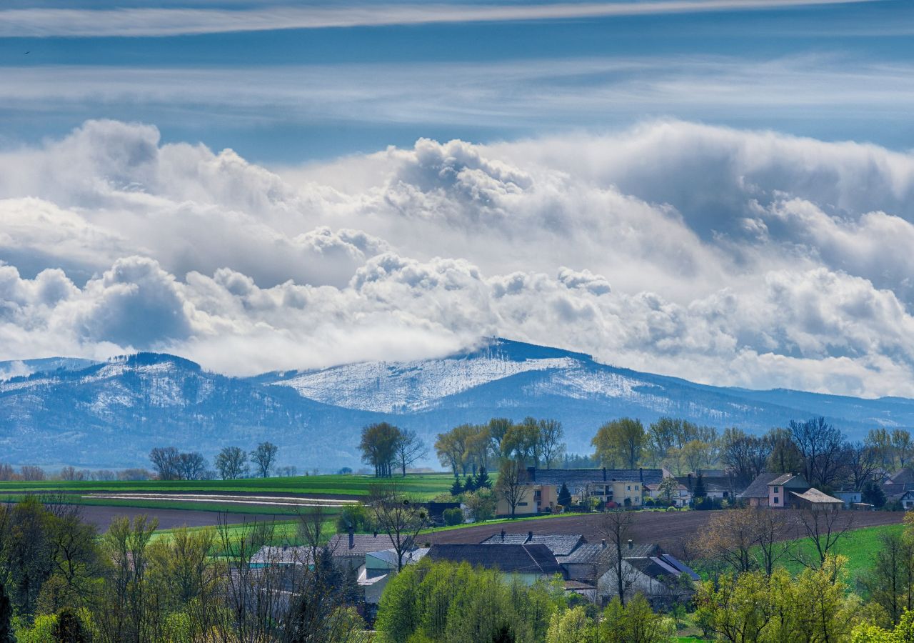Widok na Góry OPawskie z Biskupiej Kupy