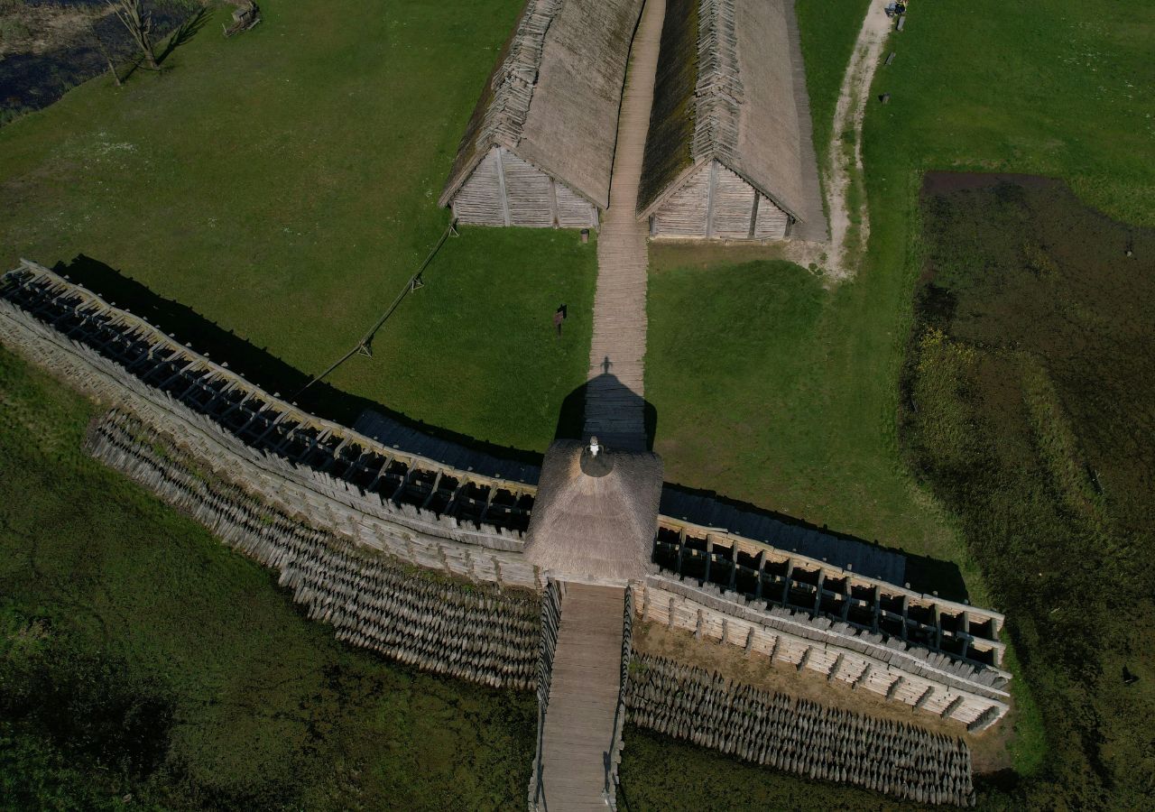 Osada w Biskupinie z lotu ptaka
