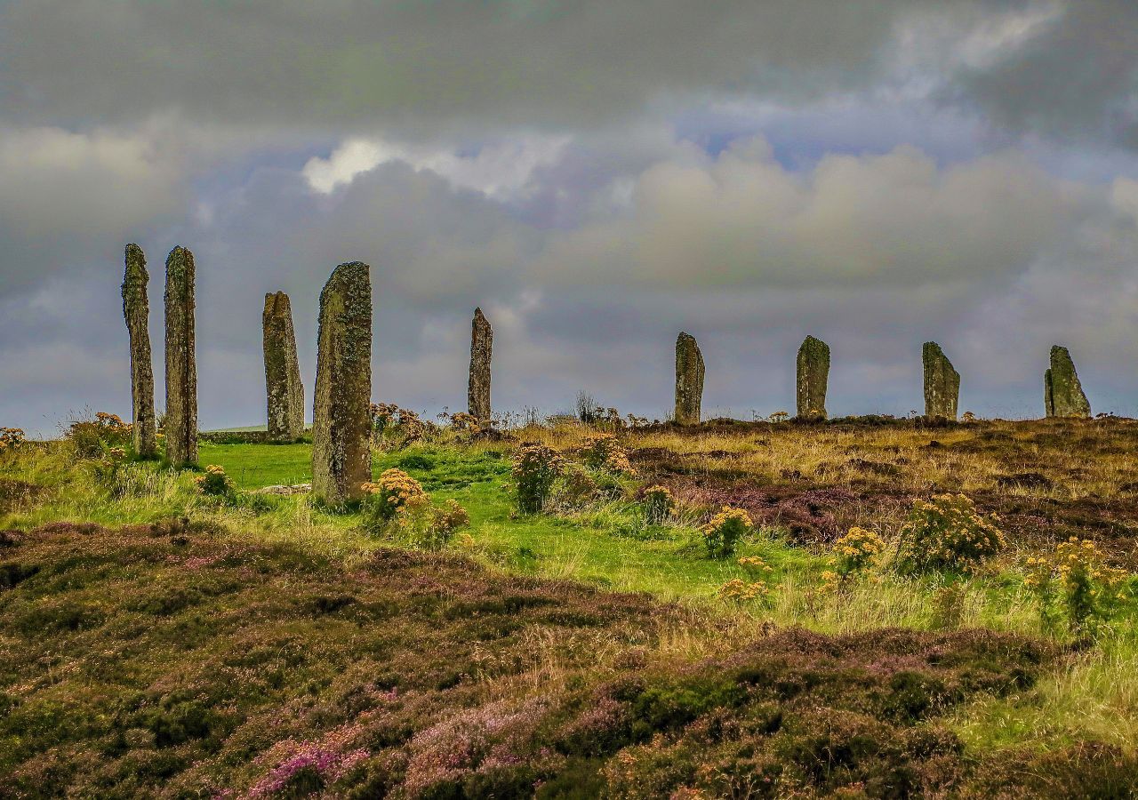 Krąg Brodgar. Jedno z tajemniczych miejsc na Orkadach