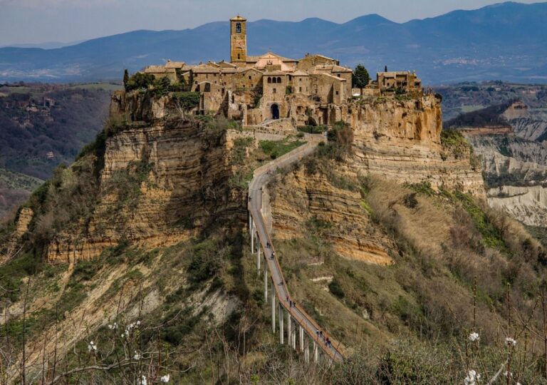 Mostem do umierającego miasta. Civita di Bagnoregio to miejsce, które trzeba zobaczyć