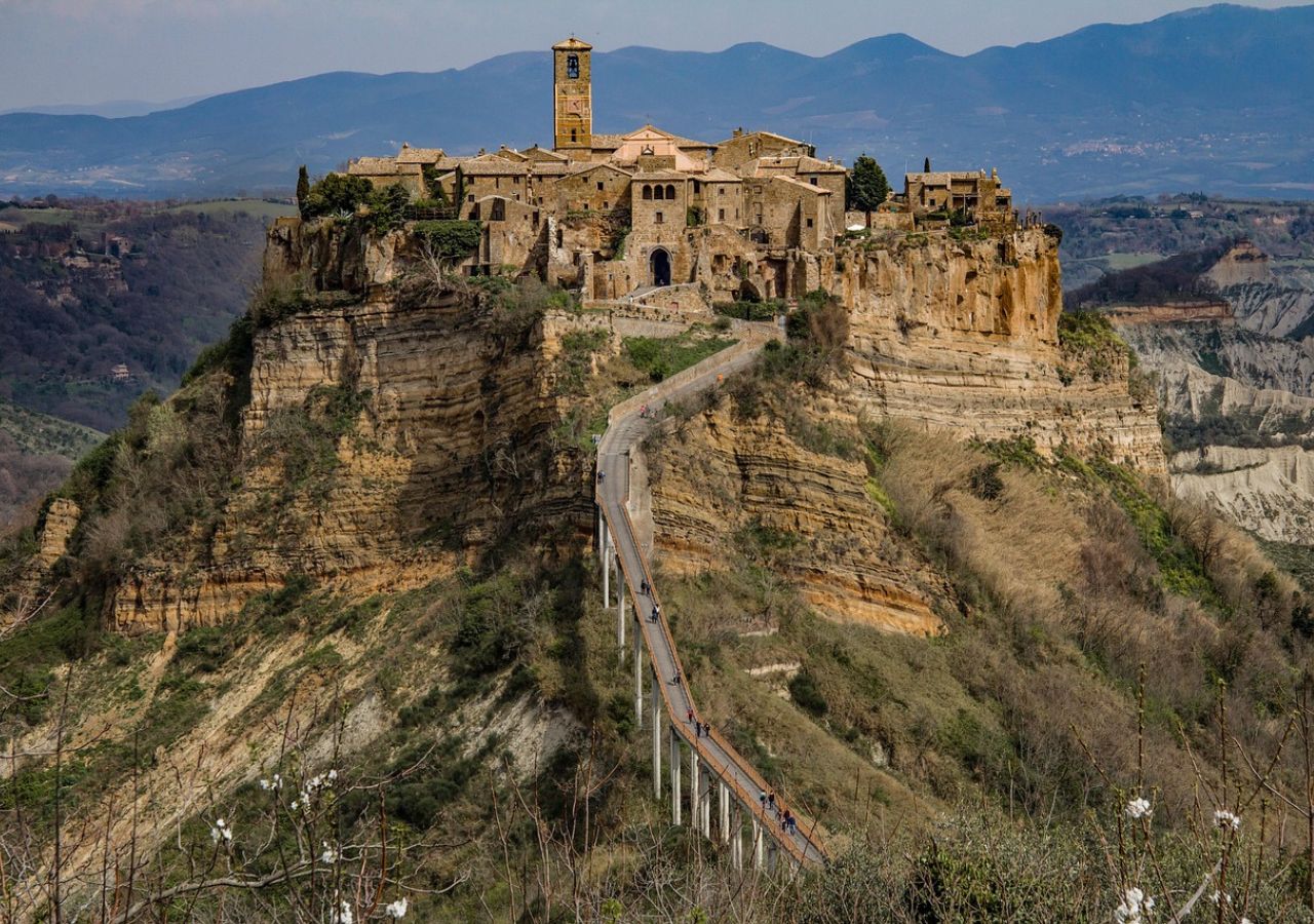 Mostem do umierającego miasta. Civita di Bagnoregio to miejsce, które trzeba zobaczyć