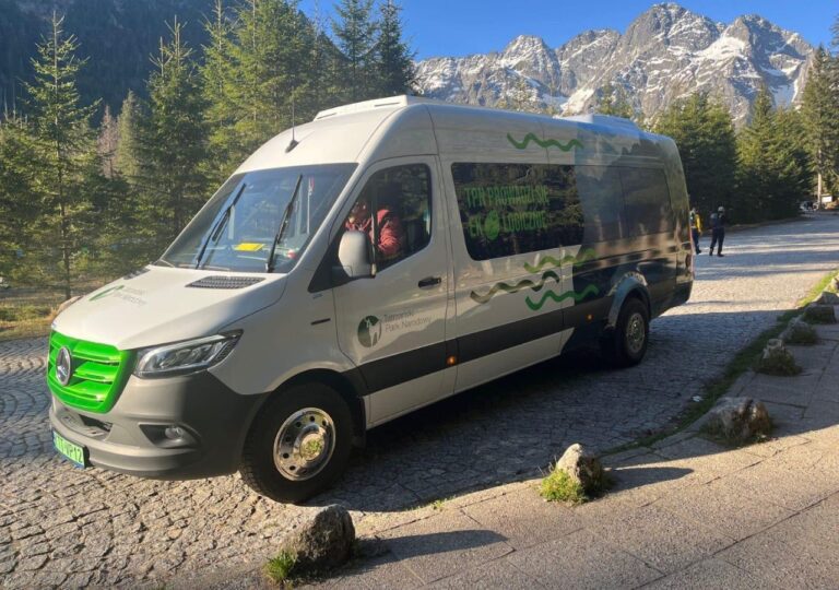 Eko bus na drodze do Morskiego Oka - Zakopane, Tatry