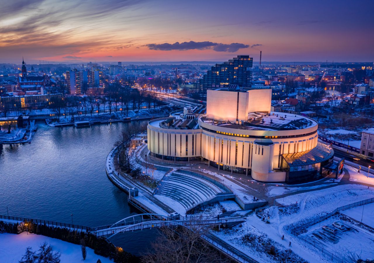 Opera Bydgoska nocą w zimowej odsłonie