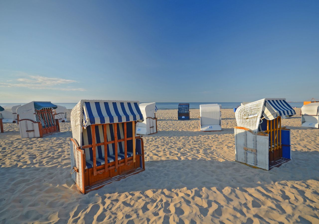 Budki plażowe na plaży w Świnoujściu, Polska - Bałtyk