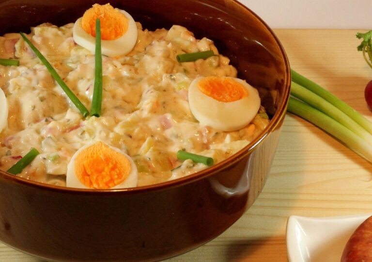 Kartoffelsalat – oto sekret niemieckiej kuchni, który zaskoczy każdego smakosza