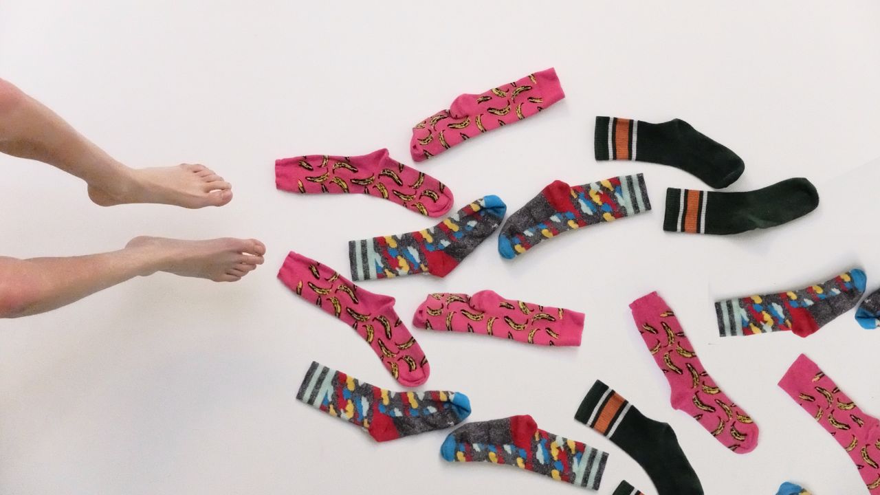 Dużo różnokolorowych skarpet