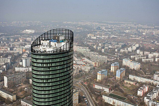 Sky Tower we Wrocławiu w czasie budowy