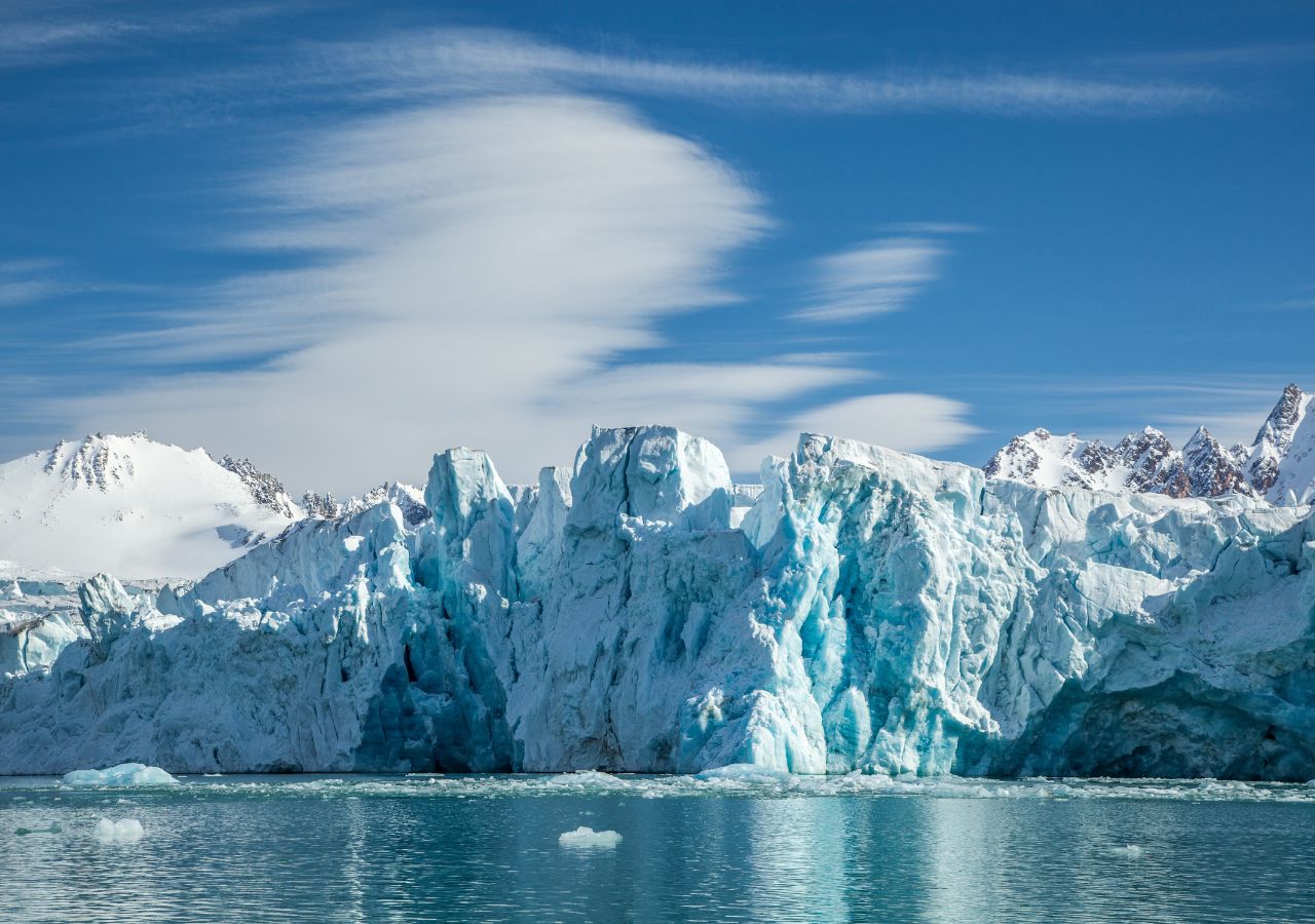 Lodowce schodzące do morza na Spitsbergenie