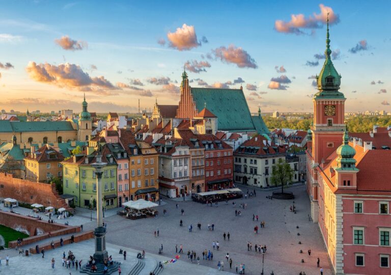 Stare Miasto w Warszawie z loty ptaka o zachodzie słońca