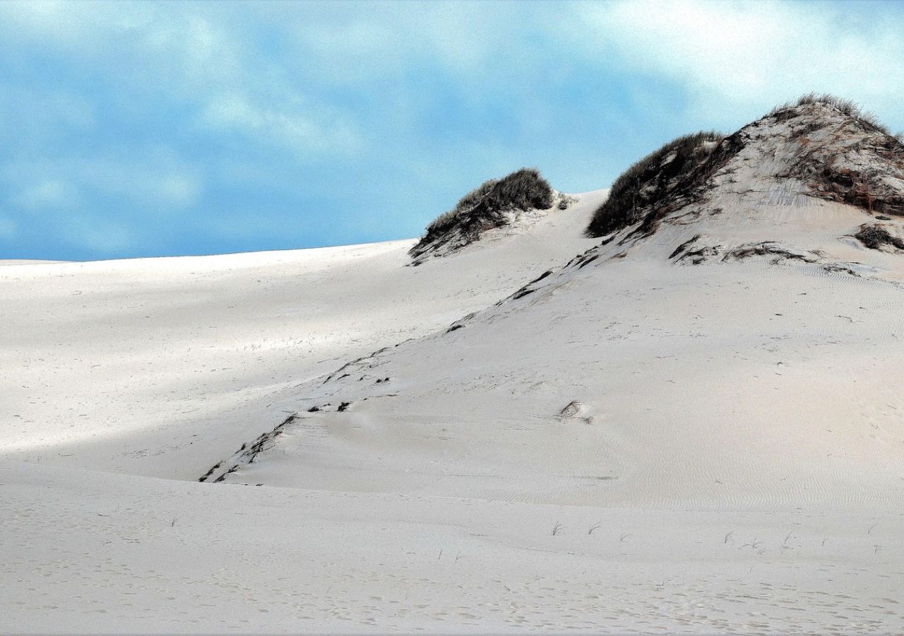 To kraina wędrujących wydm. Słowiński Park Narodowy zaskakuje jak pustynia nad Bałtykiem