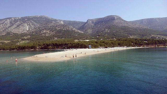 Słynna plaża Zlatni Rat