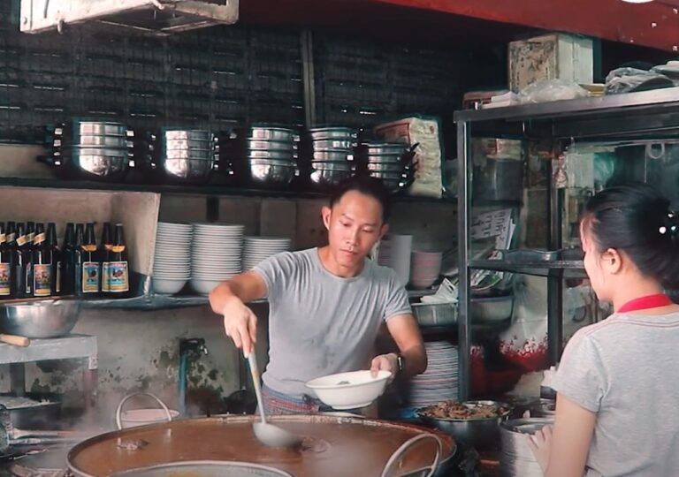 Restauracja Wattana Panich, Bangkok - Tajlandia - proces gotowania zupy