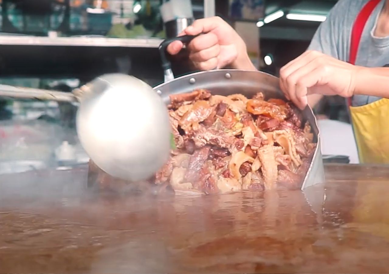 Restauracja Wattana Panich, Bagkok - Tajlandia - proces gotowania zupy