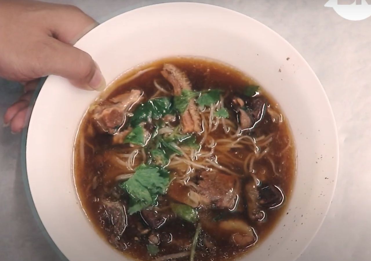 Talerz z zupą z Restauracji Wattana Panich, Bangkok - Tajlandia