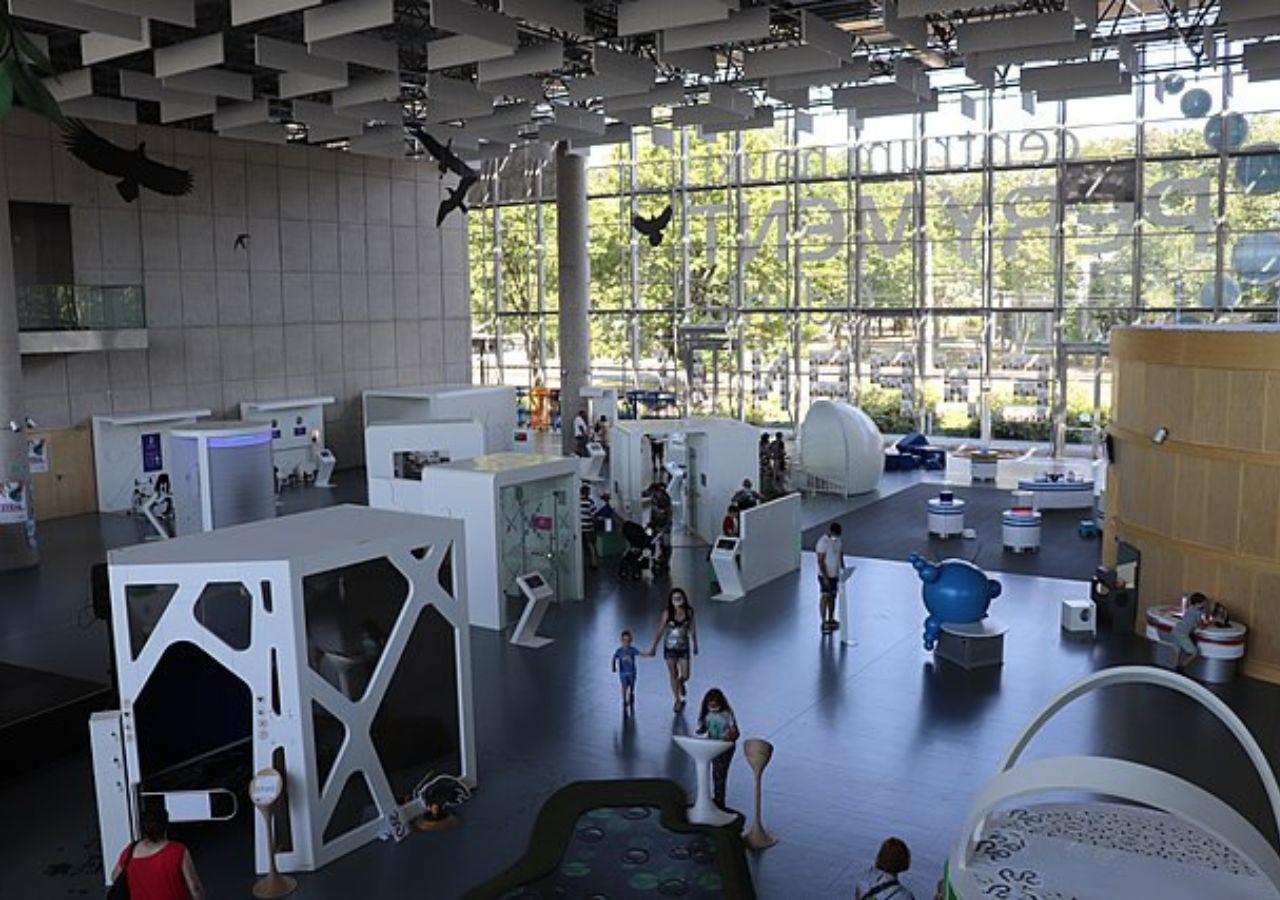 Hala wystawa w Centrum Nauki Experyment w Gdyni