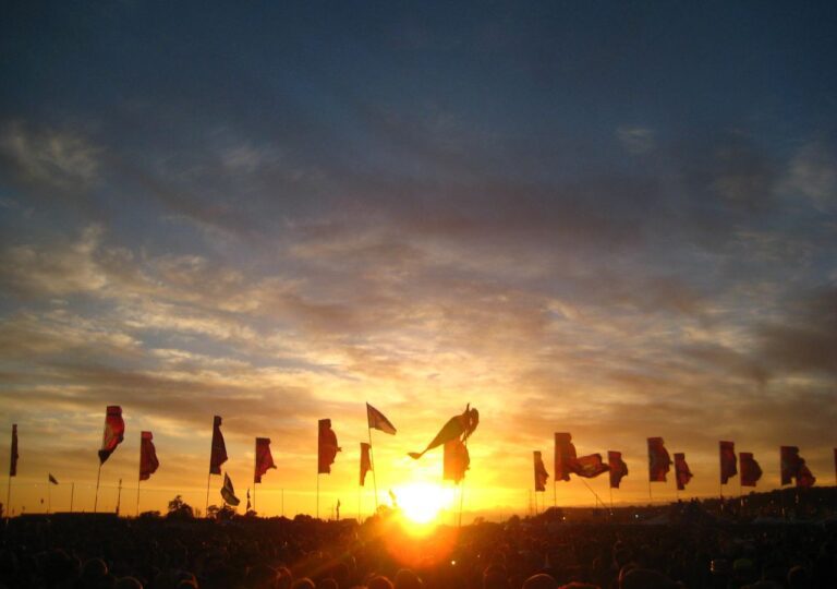 Zachód słońca nad Glastonbury Festival - wielka brytania