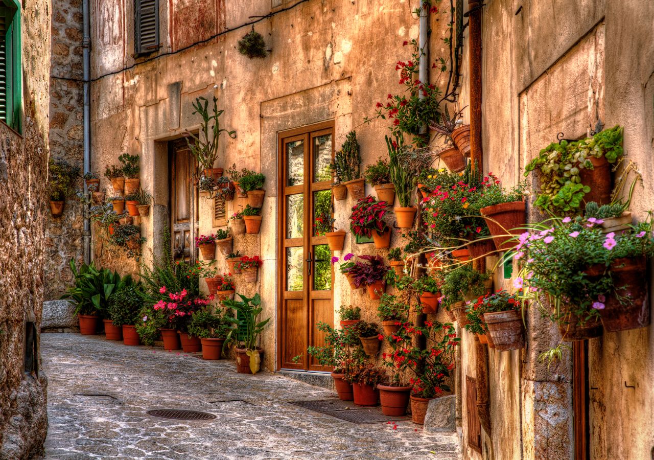 Kamienne uliczki Valldemossy - Majorka, Hiszpania, Baleary