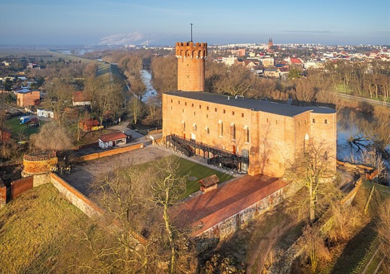 Widok z drona na zamek krzyżacki w Świeciu