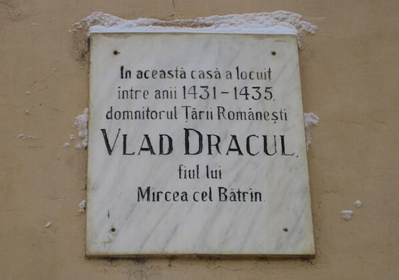Tablica pamiątkowa na domu Drakuli w Sighișoara, rumunia