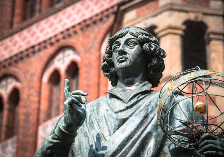 Pomnik Kopernika na toruńskiej starówce