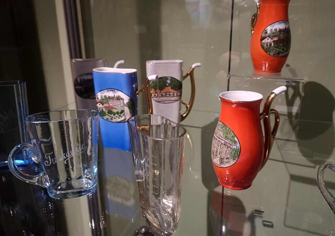 Kubki na wodę mineralną z lat 30., uzdrowisko - Polska