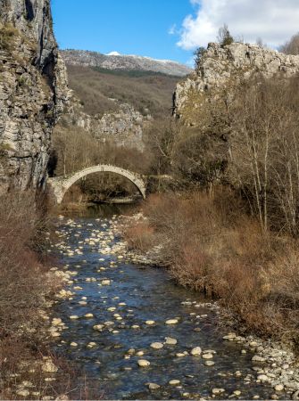 Most Kontodimos w wiosce Koukouli - Grecja