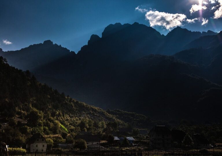 Theth. Zobacz miejsce, gdzie kończy się droga i zaczynają prawdziwe góry