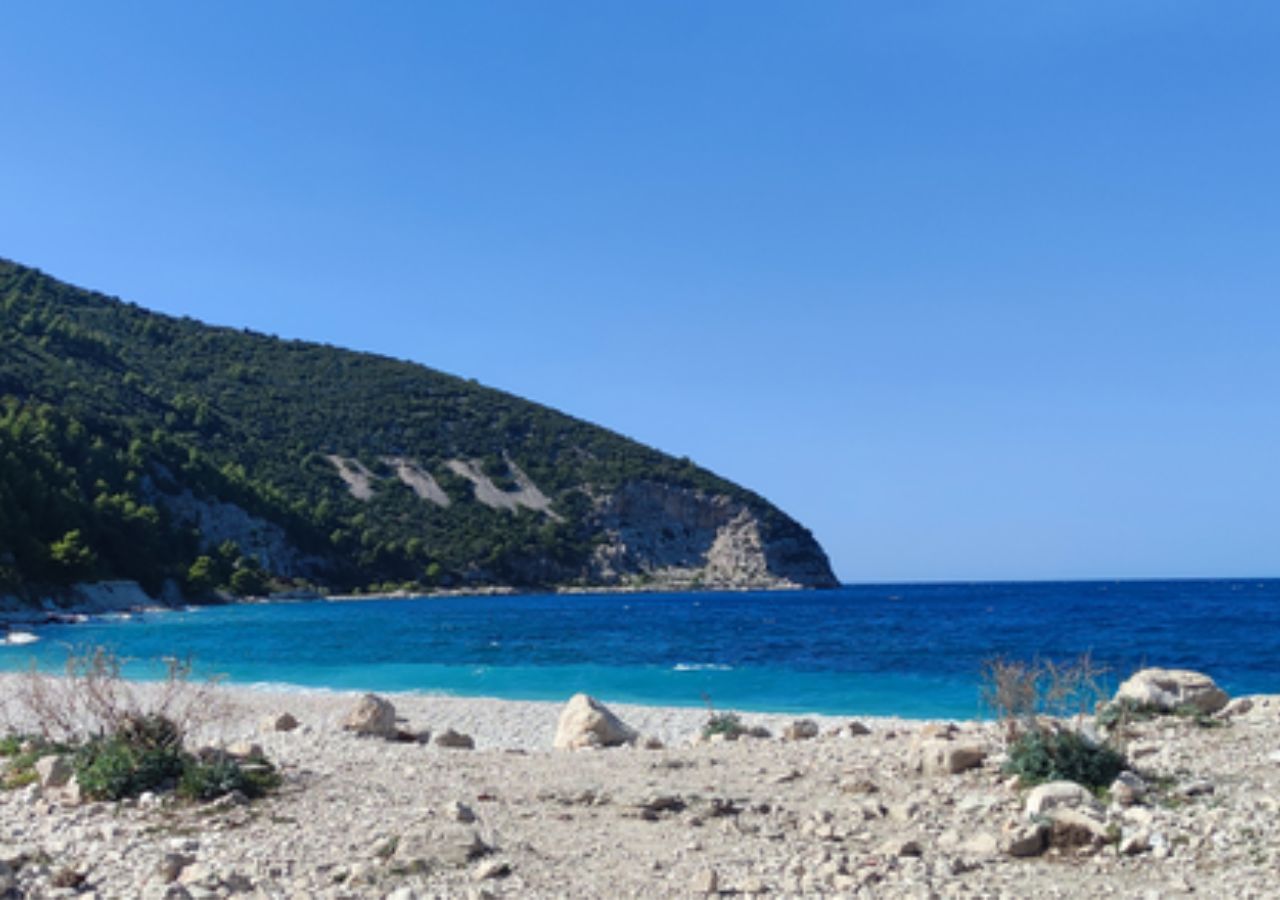 Zatoka San Nicolò na wyspie Sazan  - Albania