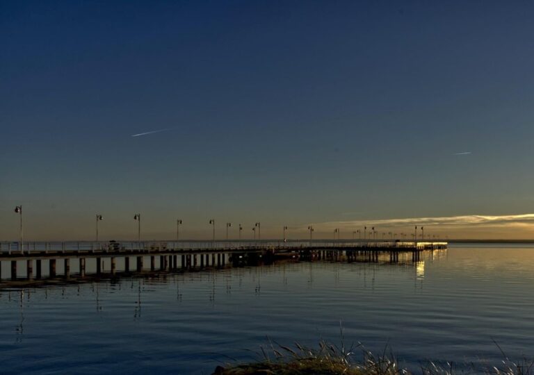 Zatoka Pucka, widok na molo. Nie uwierzysz, że to Bałtyk. Tu woda ma ponad 20 stopni!