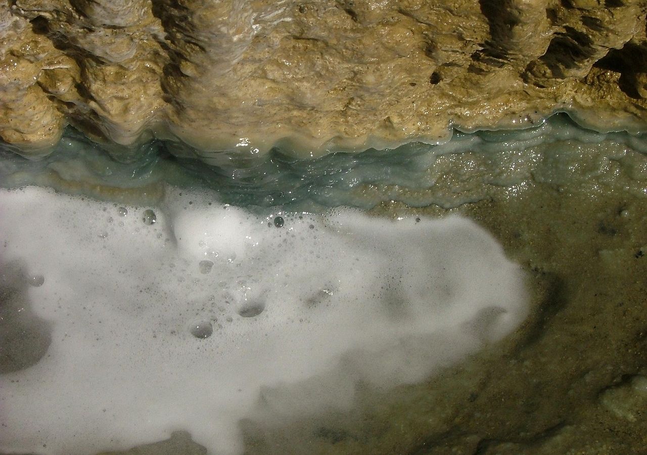 Mofeta to miejsce, w którym z wnętrza ziemi wydobywają się gazy wulkaniczne